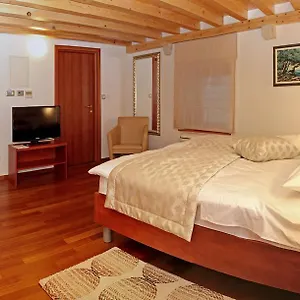 4* Szálloda Monika